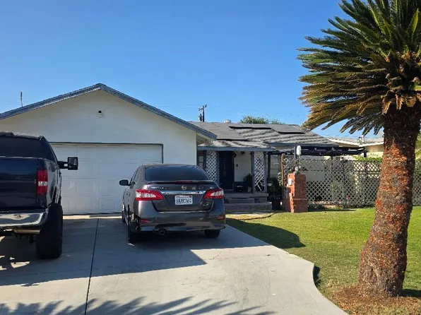1611 16th Pl, Delano, CA 93215
