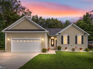 215 Meadow Ave, Colonial Beach, VA 22443