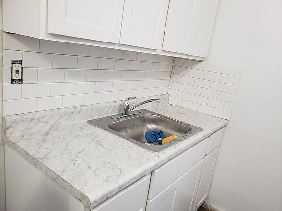 5th image of 447 Maryland St #1