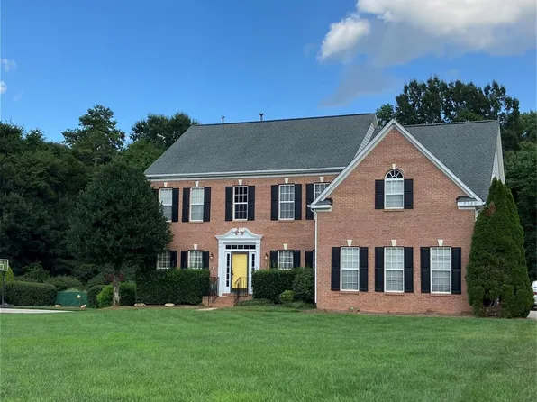 2120 Heath Lake Dr, Mint Hill, NC 28227