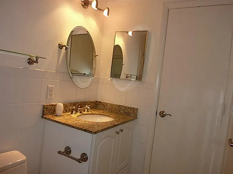 2124 NE 5th Ave #103 — Photo 9