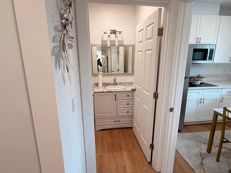 6917 Vanalden Ave — Photo 4