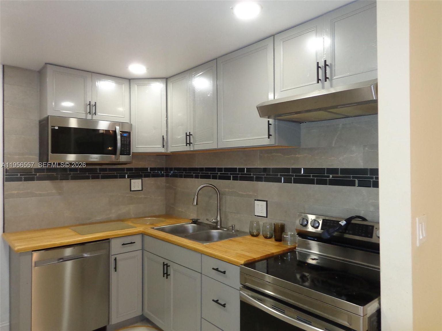 4172 Inverrary Dr APT 110