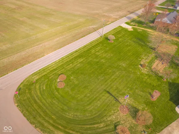 7000 S Artesian Ct, Columbus, IN 47201