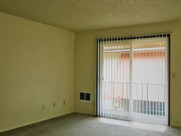 3rd image of 14948-14998 SE Stark St #4556776