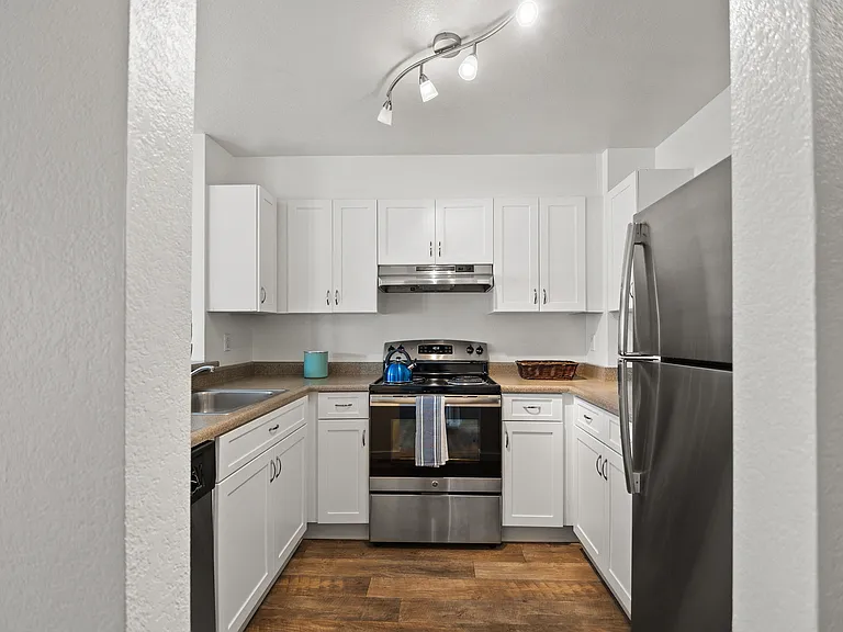Del Norte Place Apartment Homes — Photo 3
