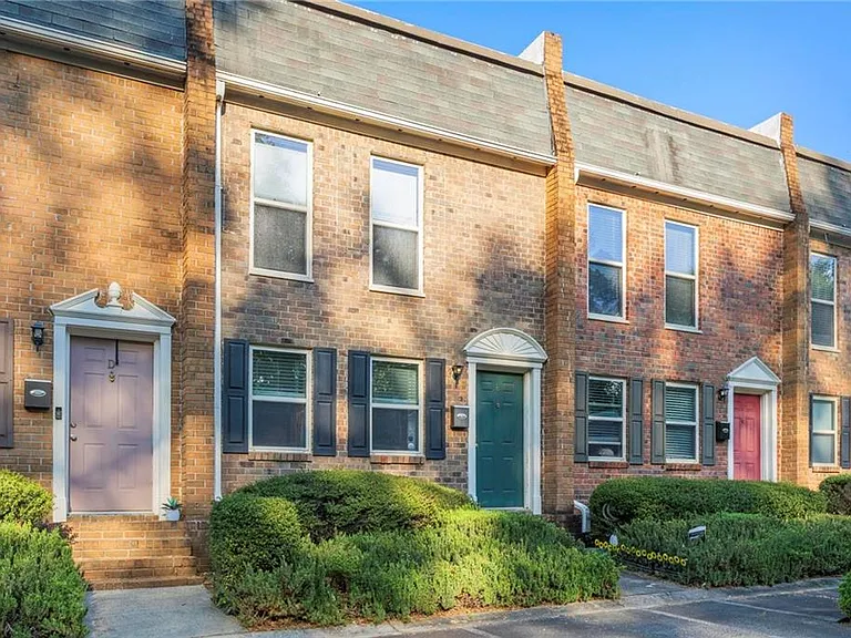 245 Winding River Dr #E — Photo 2
