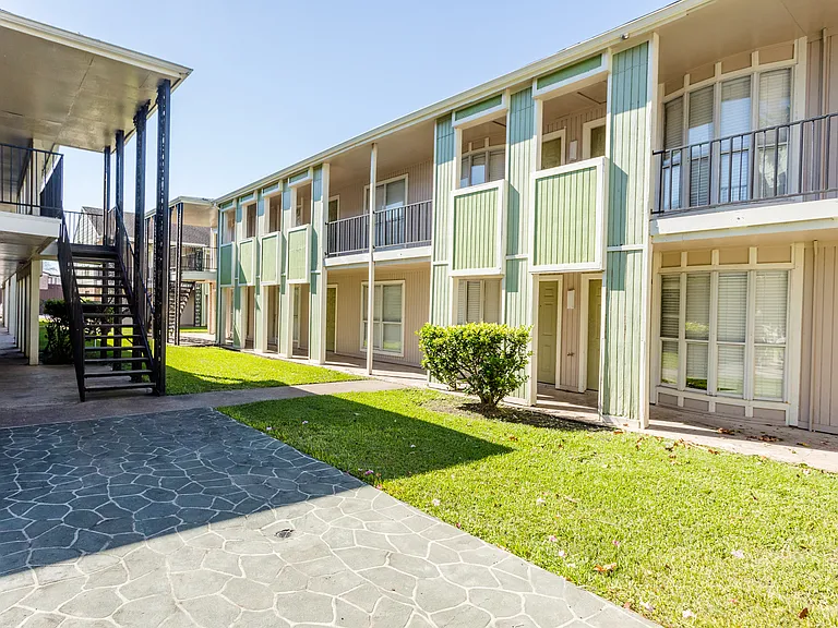 Casa Verde Apartments — Photo 10