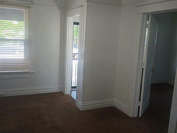 4th image of 926 E 25th Ave