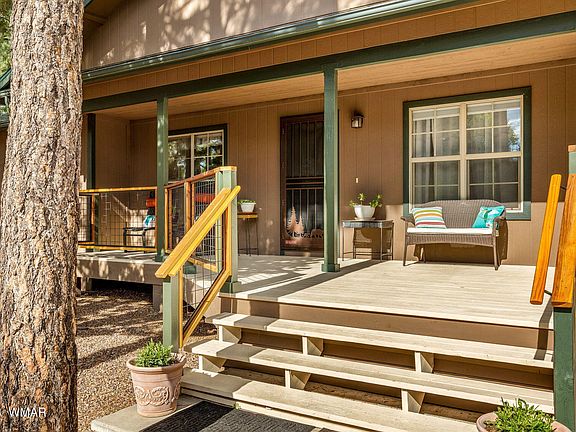 3rd image of 2204 Manzanita Dr