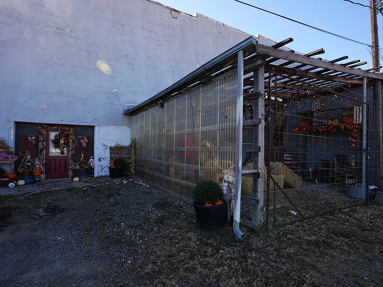 121 W Main St #17 — Photo 40