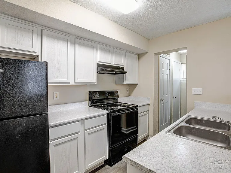 Towne at Lakewood Heights — Photo 31