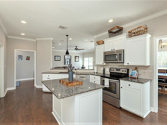 5th image of 255 Acorn Dr