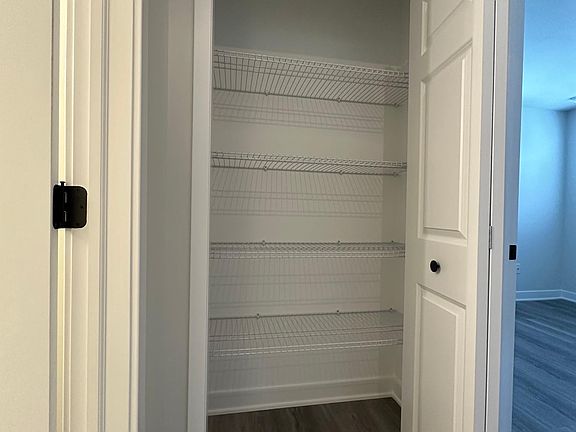 4th image of 717 Juniper Rd