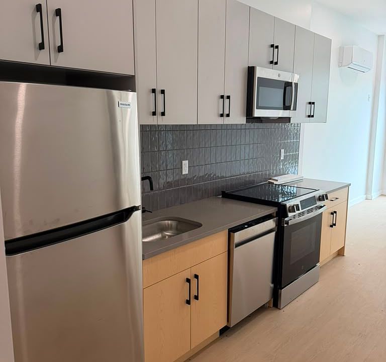 1st image of 76 Webster St Floor 1