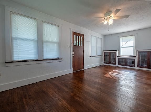 4th image of 2021 W Moss Ave