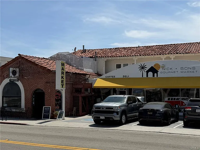 Nick + Sons Gourmet Market and Beach Pizza - a short walk away!