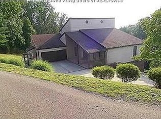 1646 Lexington Dr, South Charleston, WV 25303