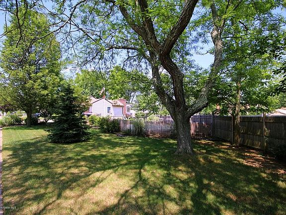 4th image of 211 Marian St