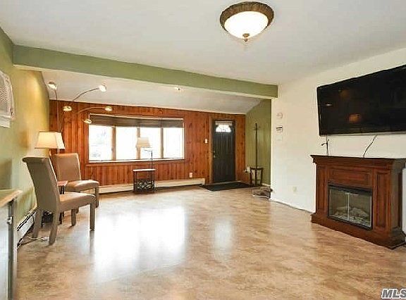 2nd image of 14 Nicholas Ave