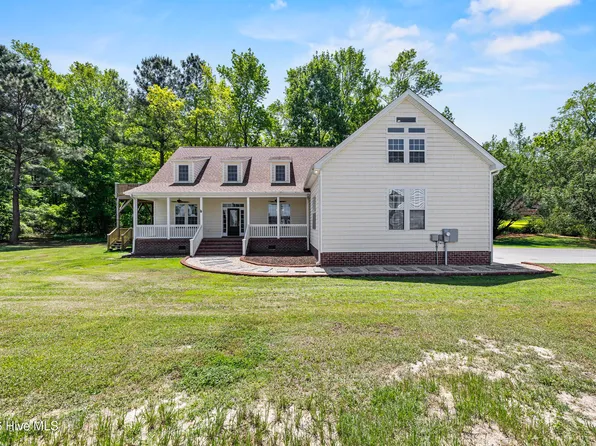 905 Charleston Place, Sneads Ferry, NC 28460