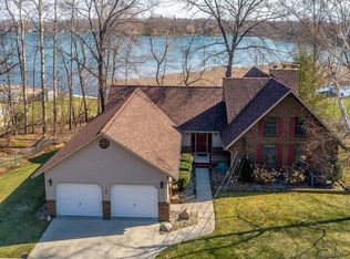 1980 Lakeview Dr, Lapeer, MI 48446