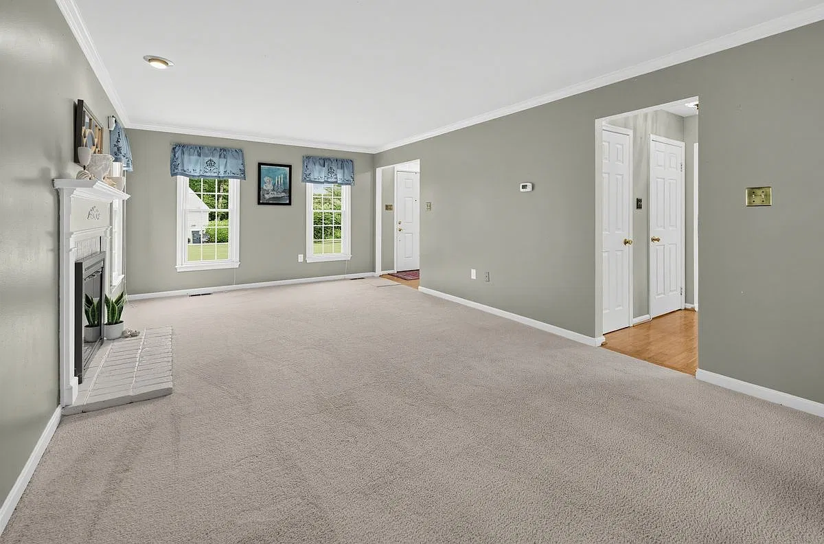 4 bed, 4.0 bath, 1560 sqft, $3,200 — Photo 3