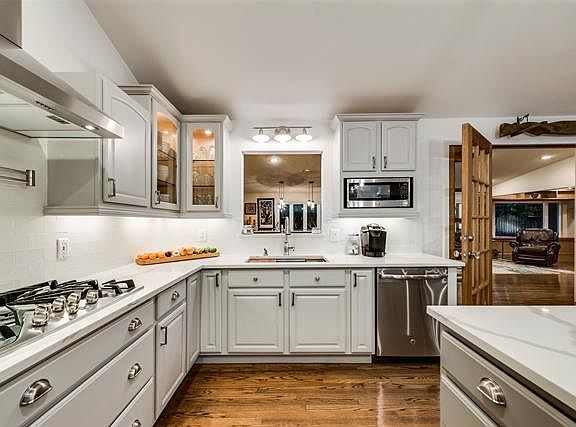 5th image of 5641 Charlestown Dr
