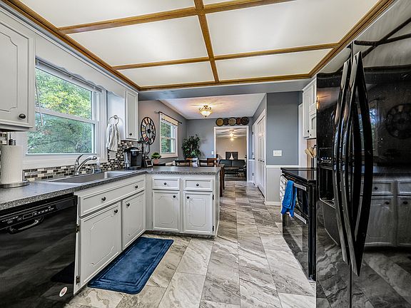 3rd image of 15003 Normandy Blvd