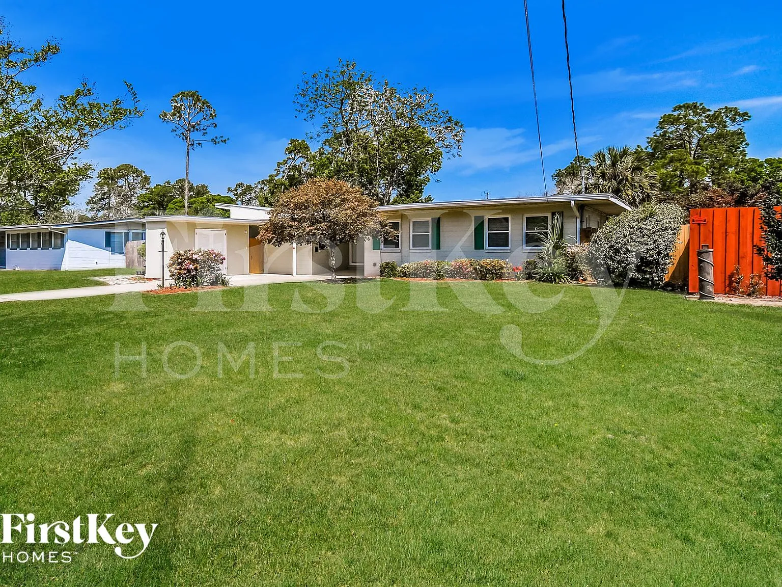 3 bed, 2.0 bath, 1251 sqft, $2,015 — Photo 2