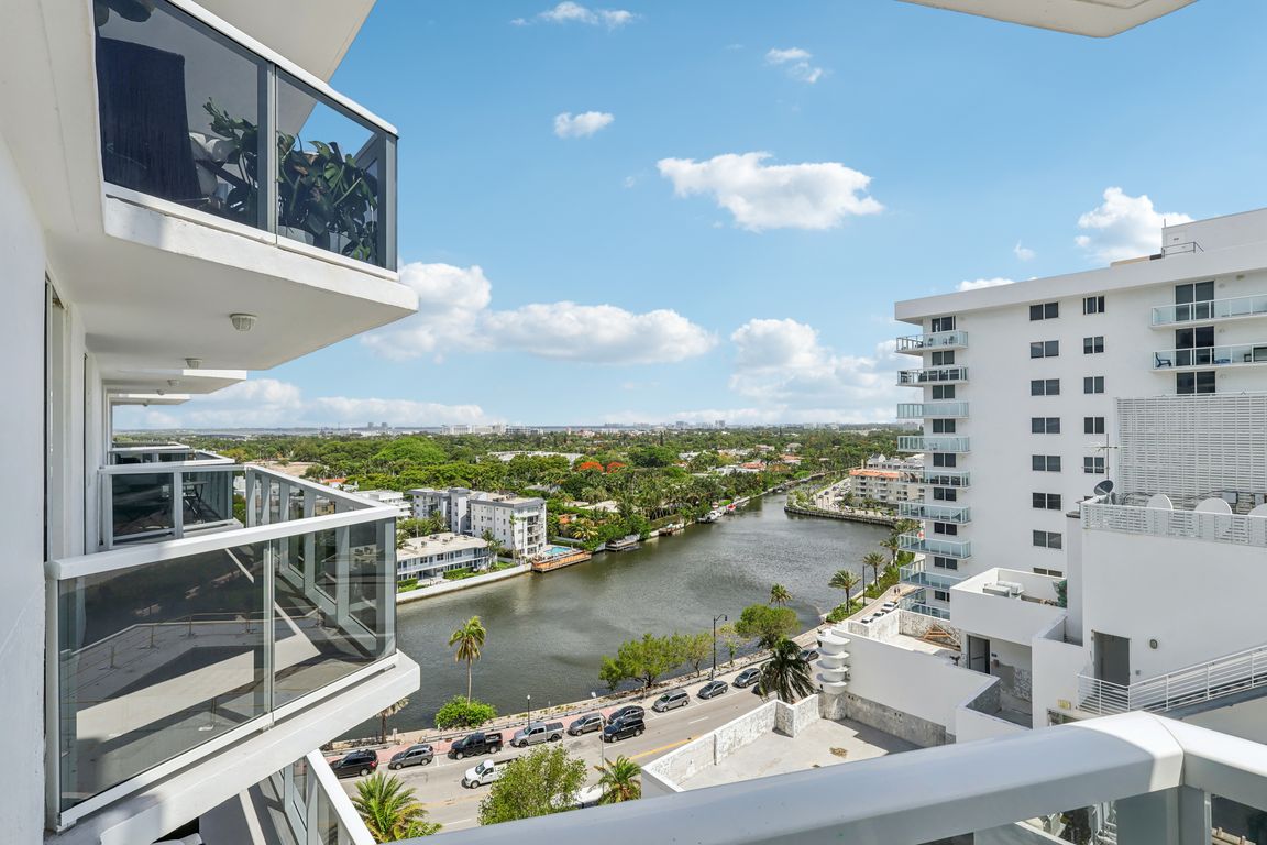 Collins Ave 1612-021.jpg