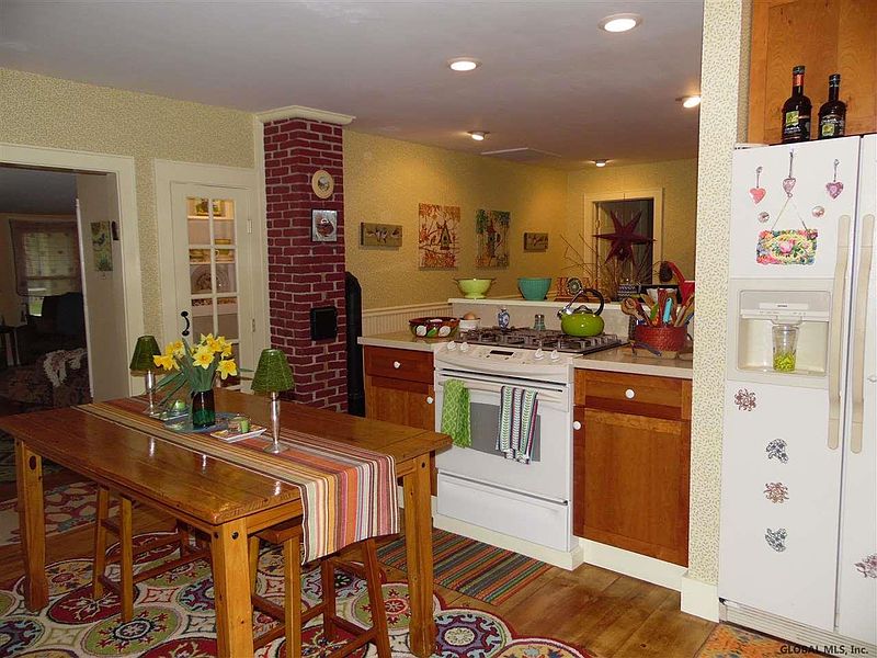 4th image of 545 W GHENT Road