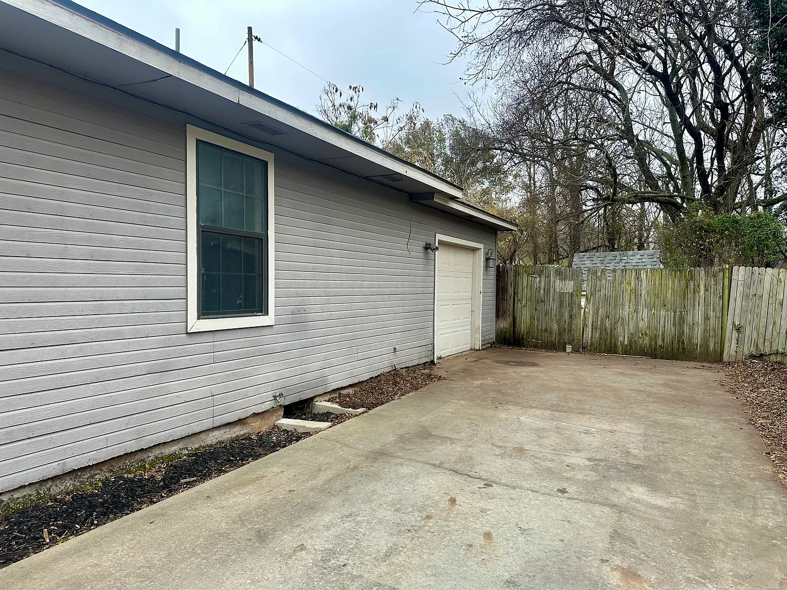 3 bed, 836 sqft, $1,000 — Photo 4