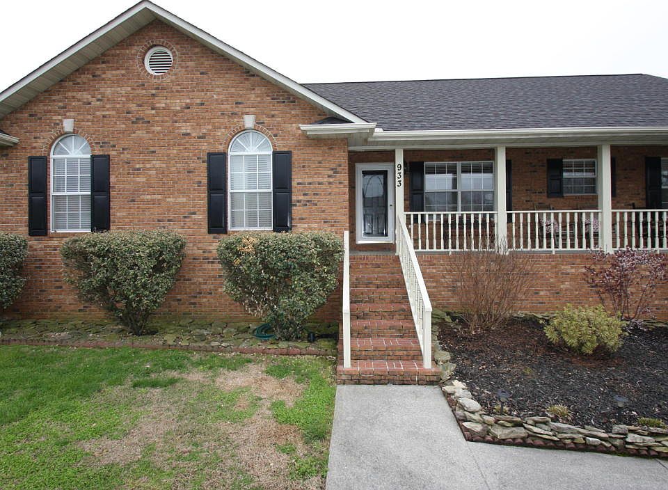 1st image of 933 Meadow Oaks Dr