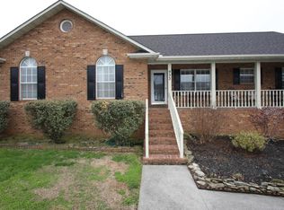 933 Meadow Oaks Dr, Maryville, TN 37803