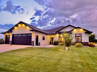 3016 Bills Beach Dr, Mitchell, SD 57301