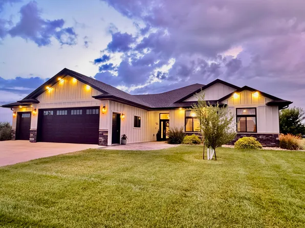 3016 Bills Beach Dr, Mitchell, SD 57301