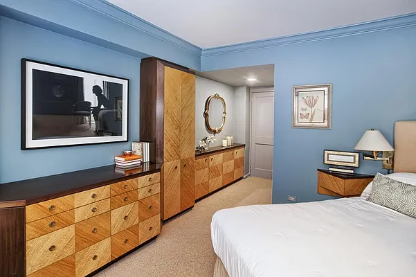 Sold by R New York | media 13