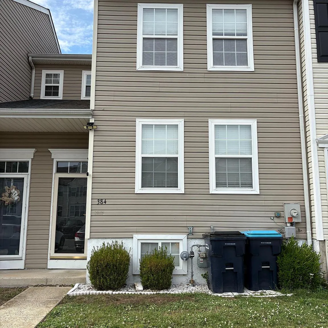 3 bed, 1.5 bath, 1135 sqft, $1,975 — Photo 1