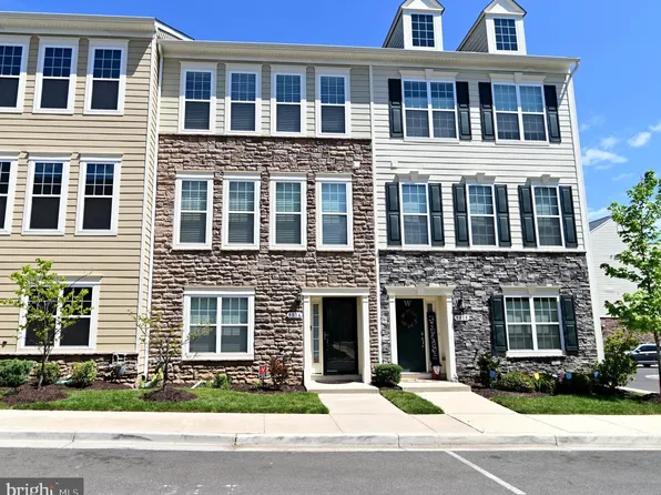 9816 Wood Glen Ter, Lanham, MD 20706