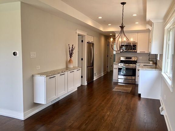 3rd image of 6219 S Natoma Ave