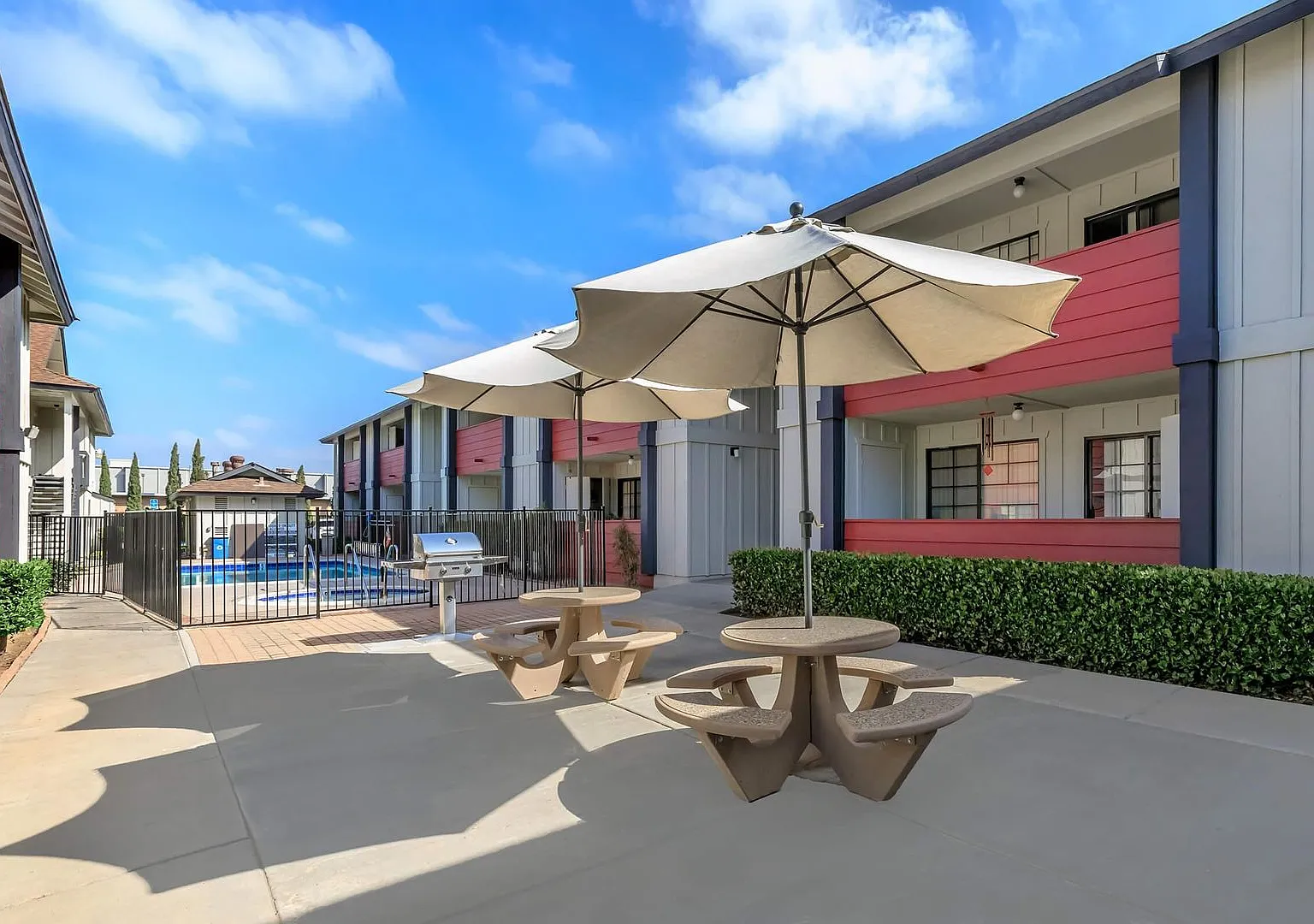 Hollister Creek Apartments — Photo 2
