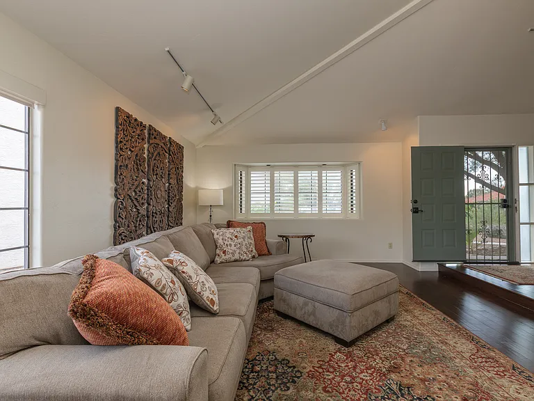 150 N Forgeus Ave — Photo 5