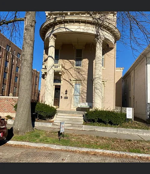 210 SE 1st St — Photo 1