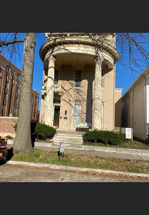 210 SE 1st St