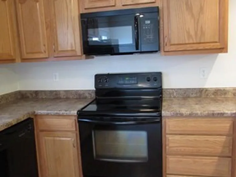 118 Andrews Dr — Photo 10
