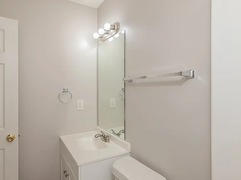 350 Mary Alice Dr — Photo 2
