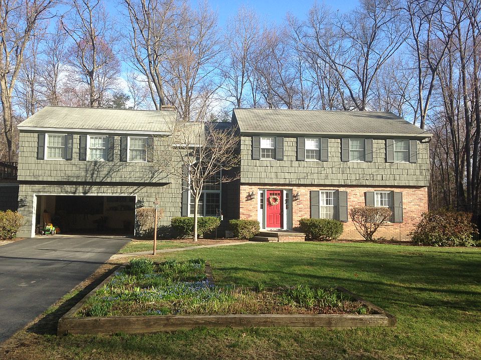 1st image of 28 Oakwood Dr