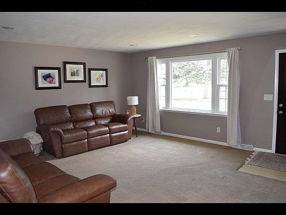 4th image of 130 Eastview Dr
