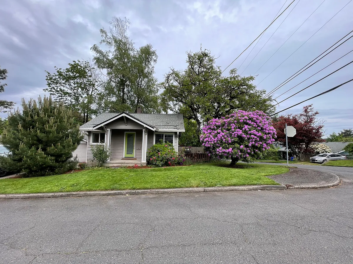 Building Photo - 8534 SW 14th Ave